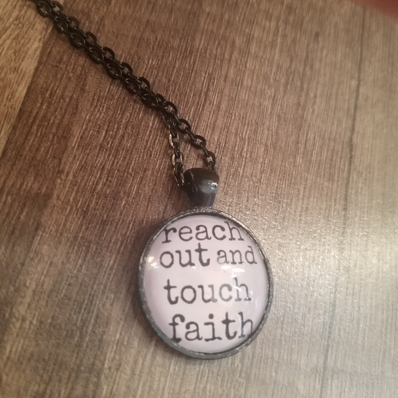 Reach out touch faith necklace - Picture 2 of 4